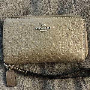 COACH — Beige Wristlet Wallet